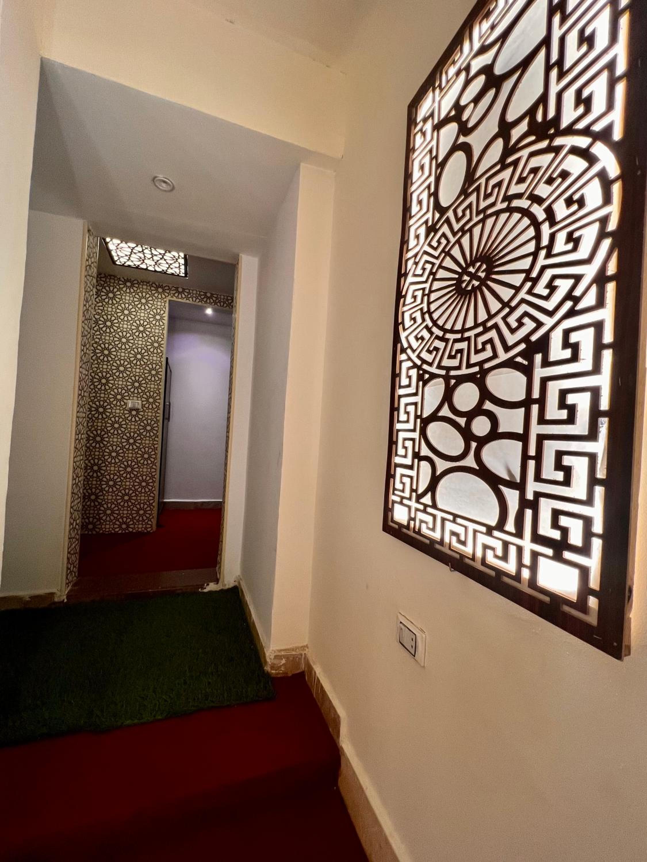 Grand Pyramids Inn