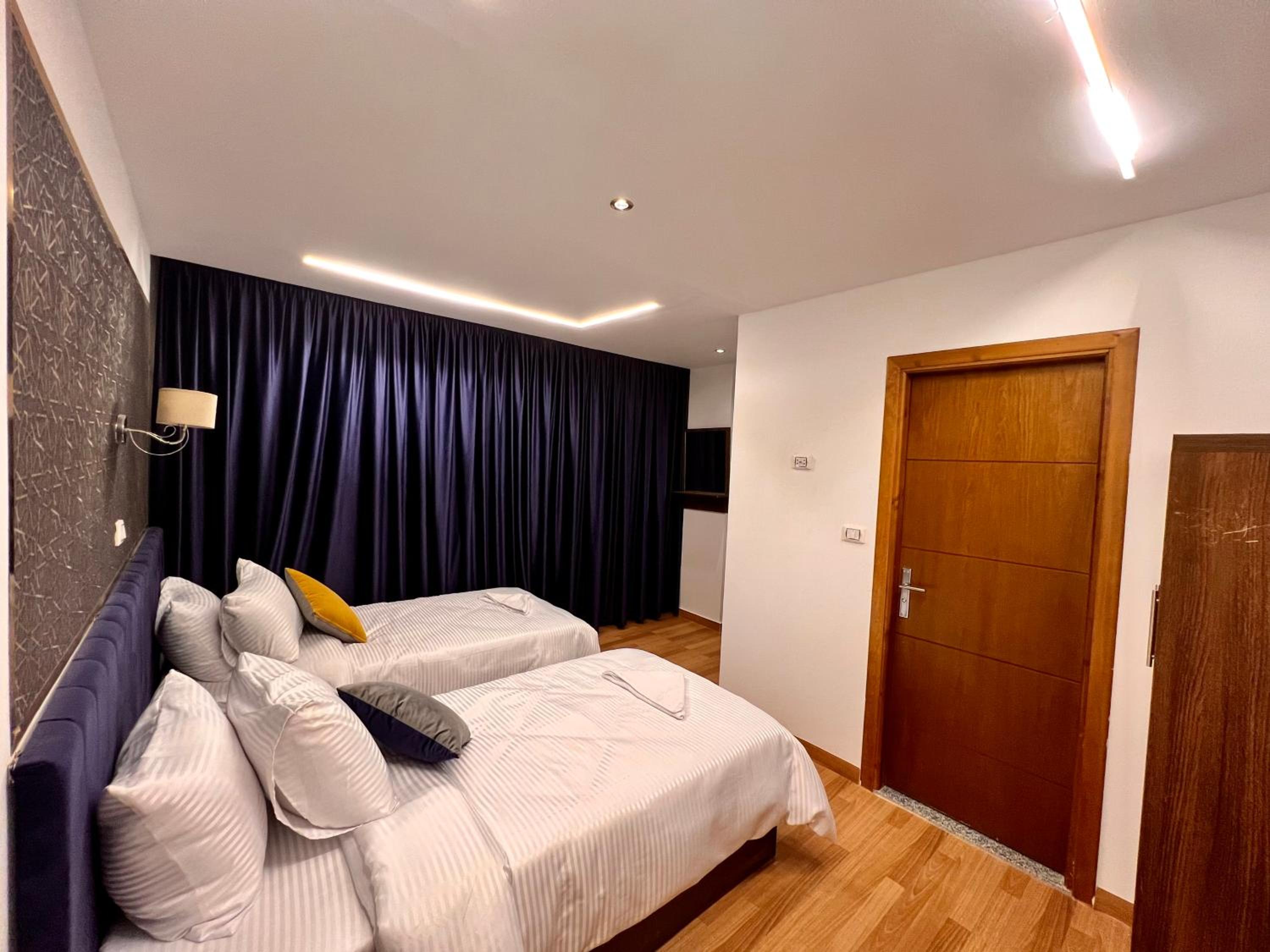 Grand Pyramids Inn