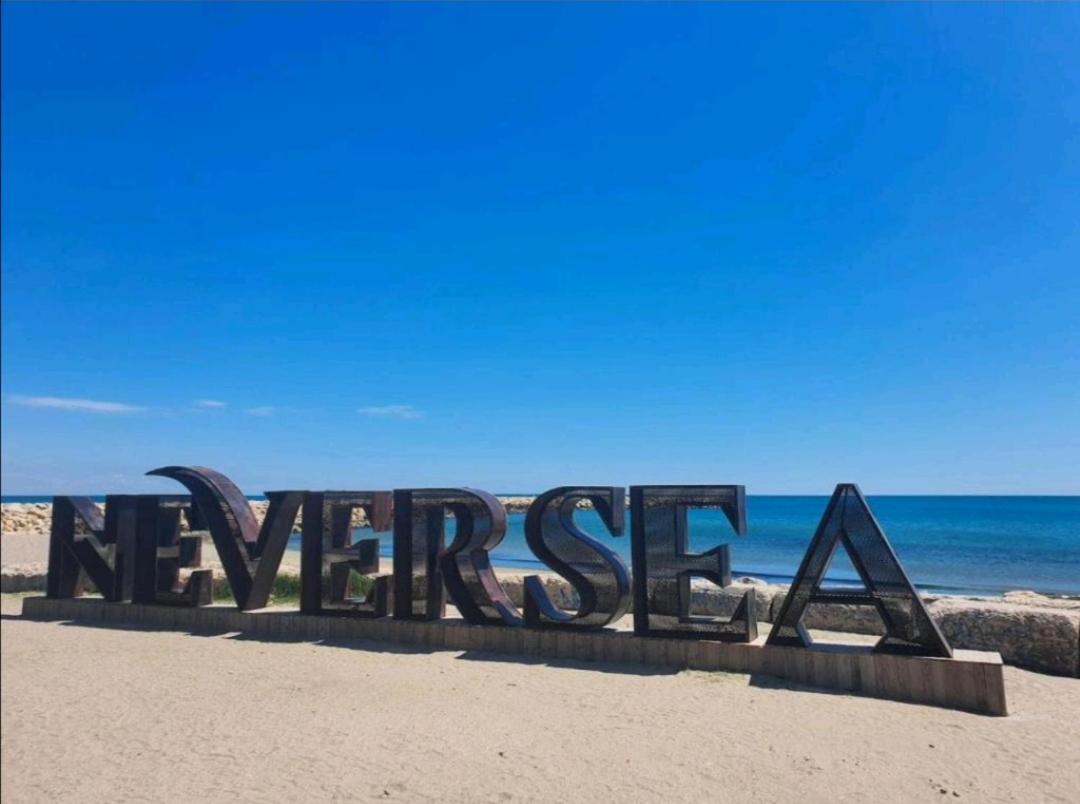 NEVERSEA beachfront 2 bedroom apartament view 2