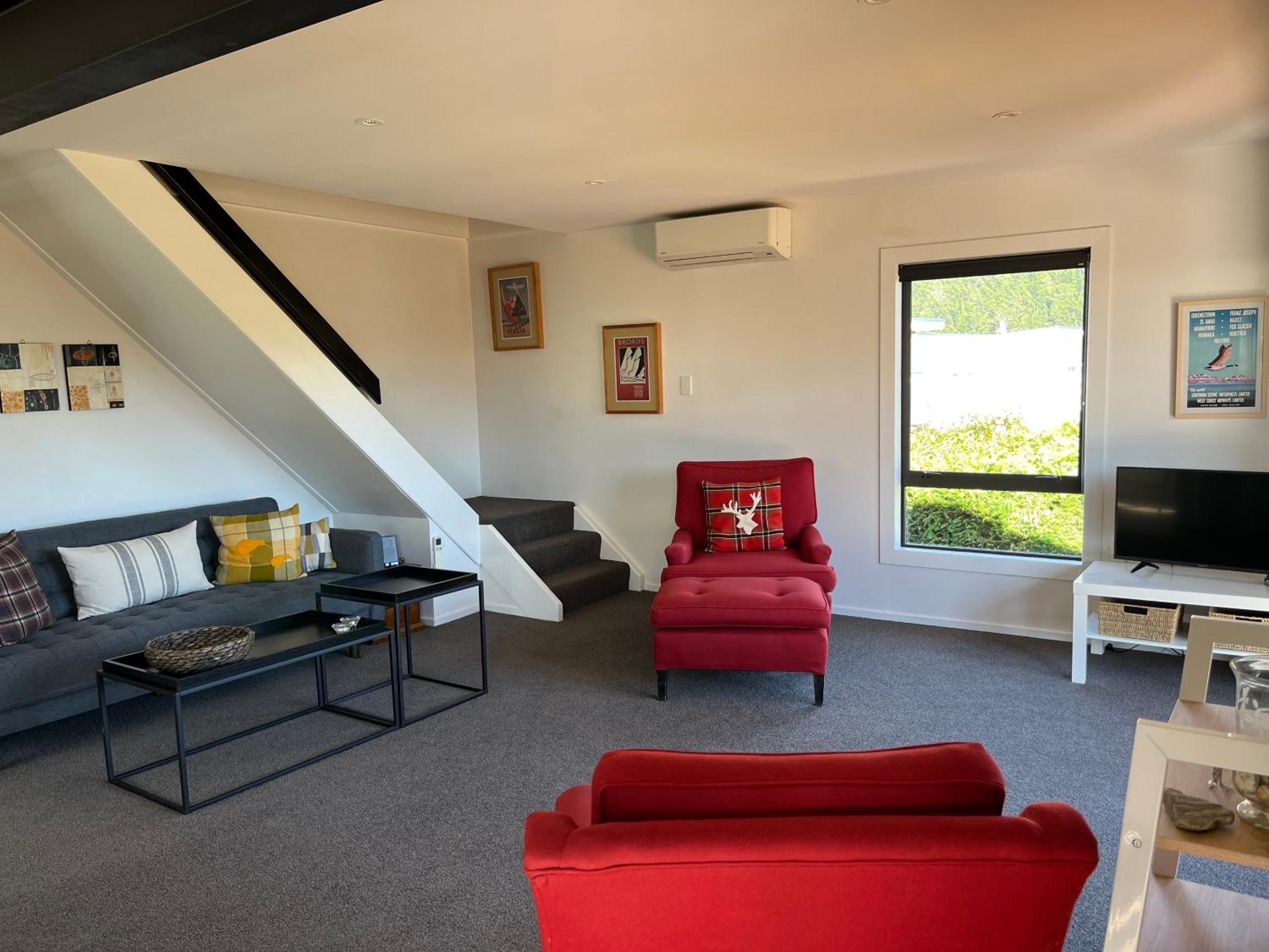 Views on Parry - Lake Hāwea Holiday Home view 4