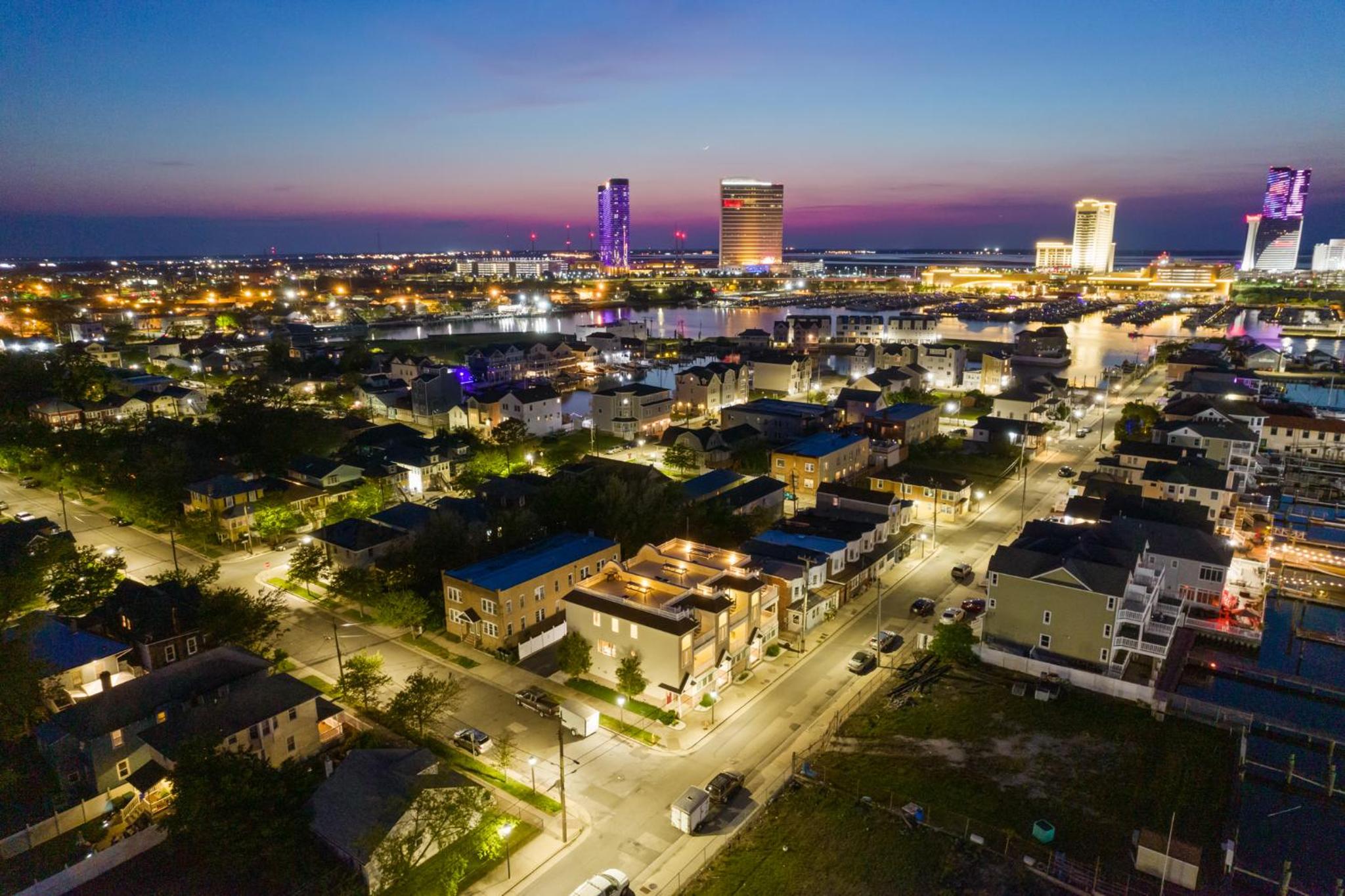 ❤️ The Top End Townhomes with Stunning Views On One-Of-A-Kind Rooftop Deck! WOW! view 5