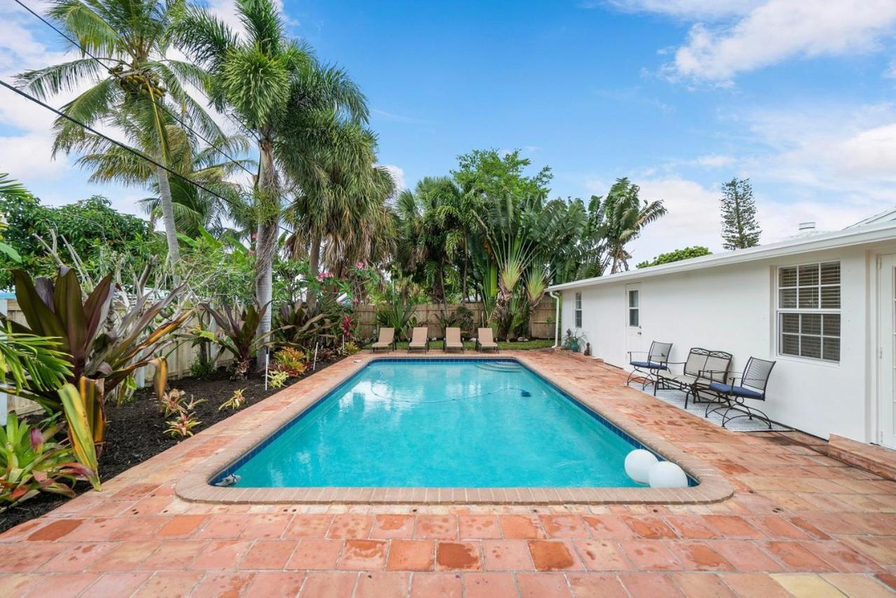 Chic Coastal - Heated Pool per request, Near PGA  Everything! - Property Image 3