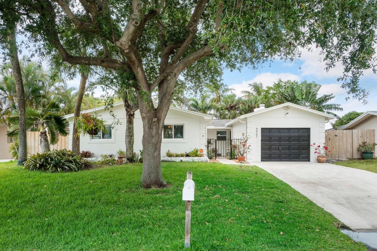 Chic Coastal - Heated Pool per request, Near PGA  Everything! - Property Image 5