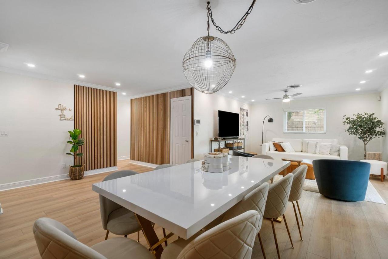 Chic Coastal - Heated Pool per request, Near PGA  Everything! - Property Image 9