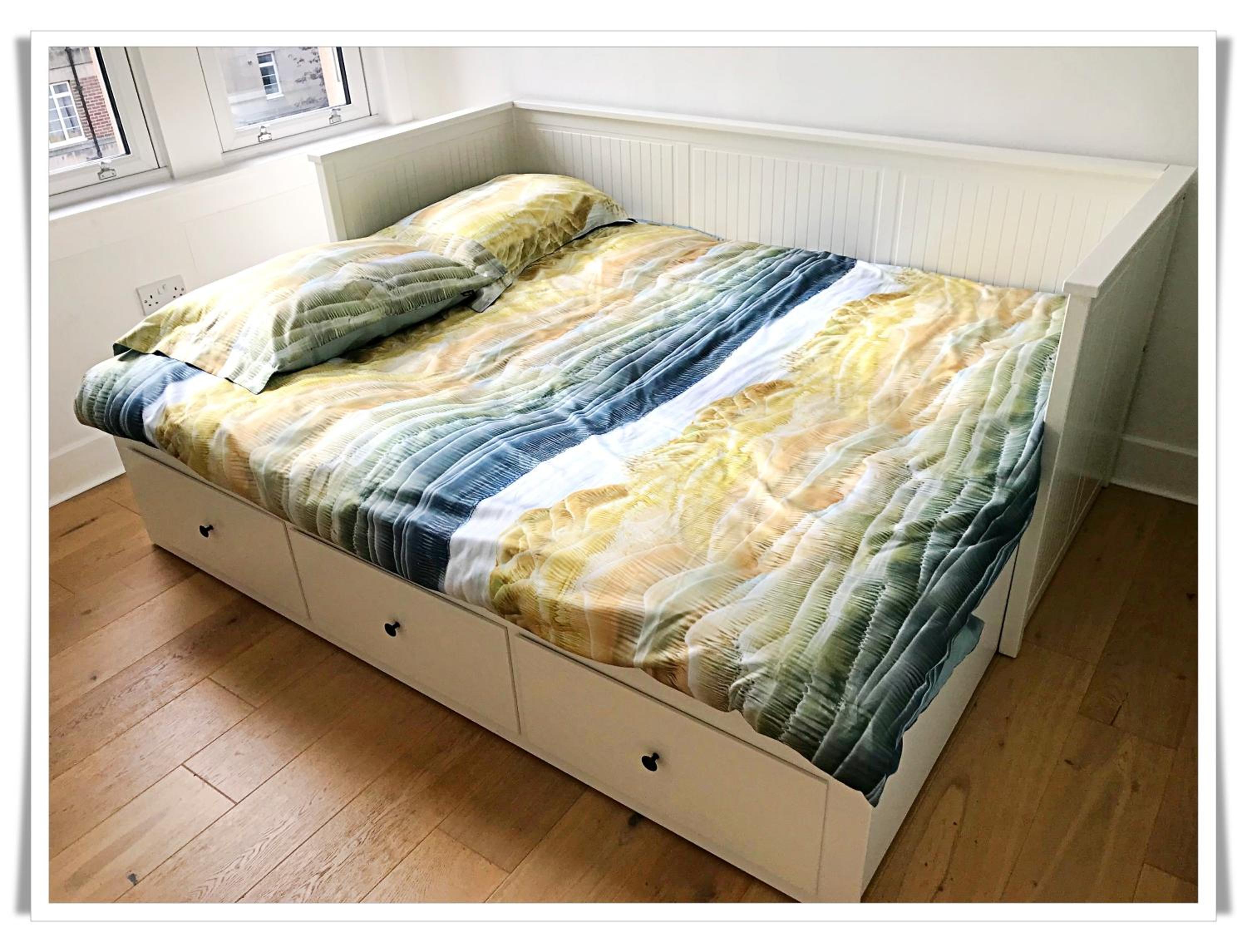 Spacious and modern 2 bedroom flat near the City Centre view 5