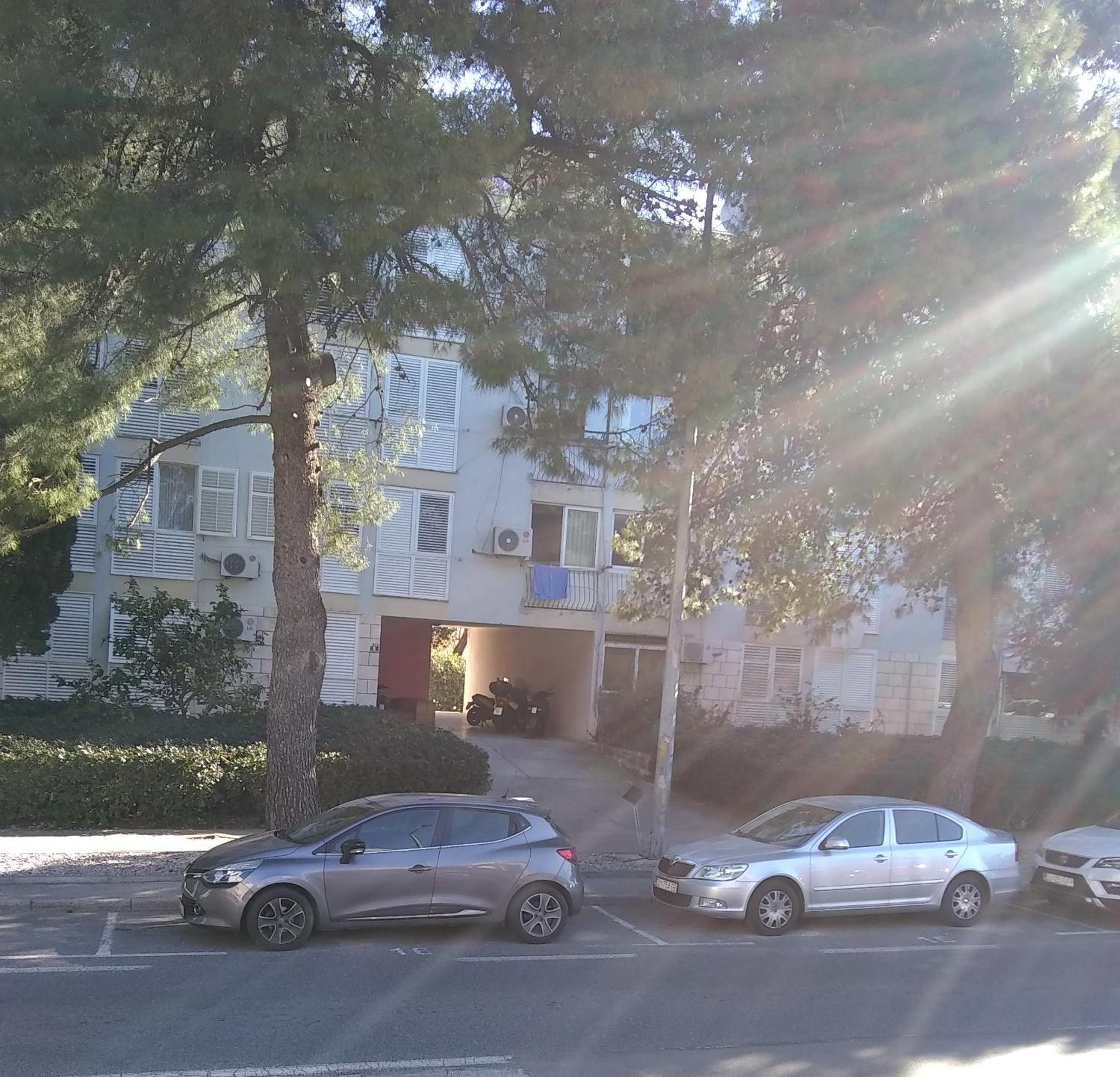 DeMass Apartment - Cozy, Free Parking and WiFi
