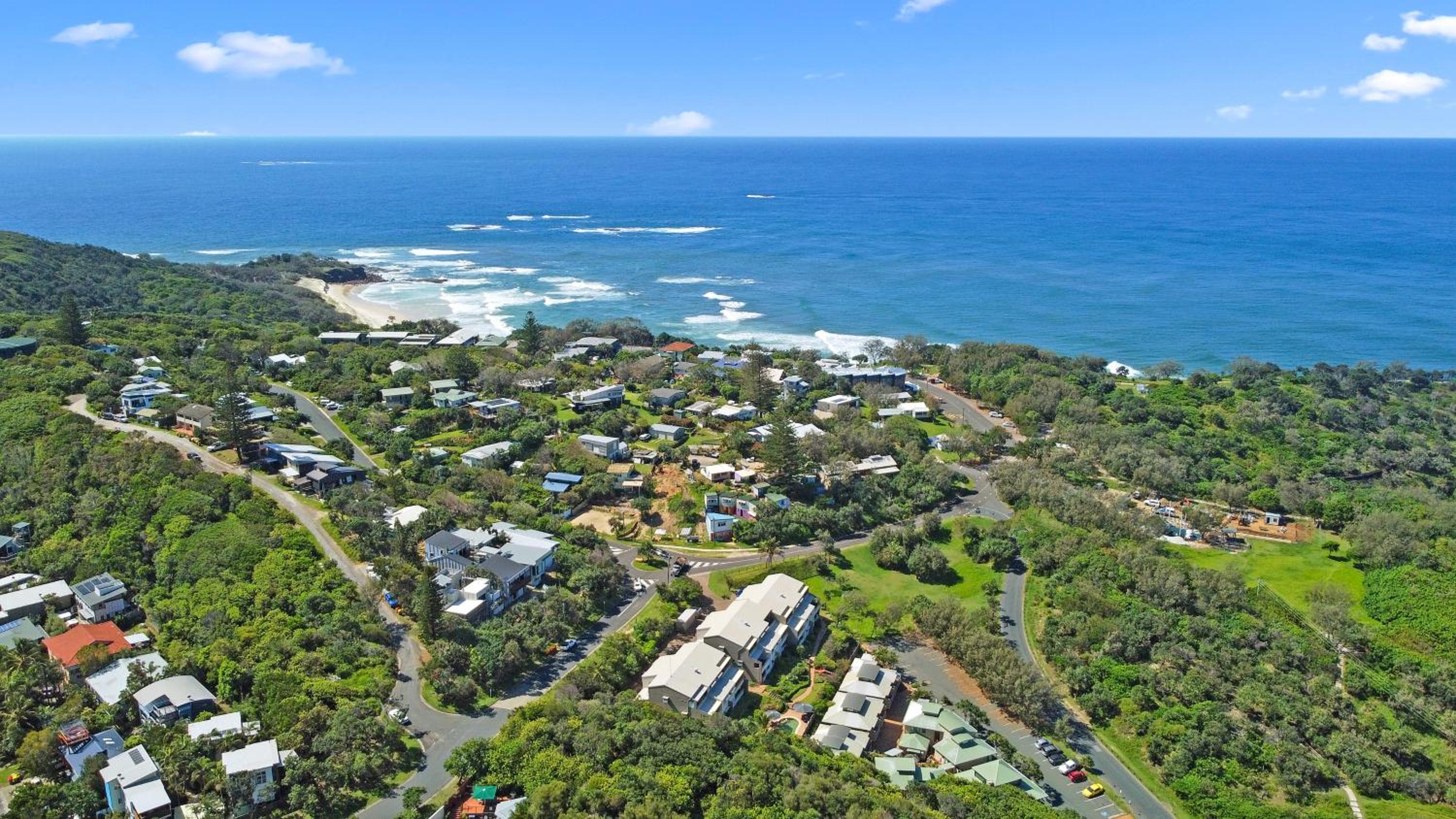 MAIN STAY - 100m to patrolled beach, pool, wifi, close to cafes view 3