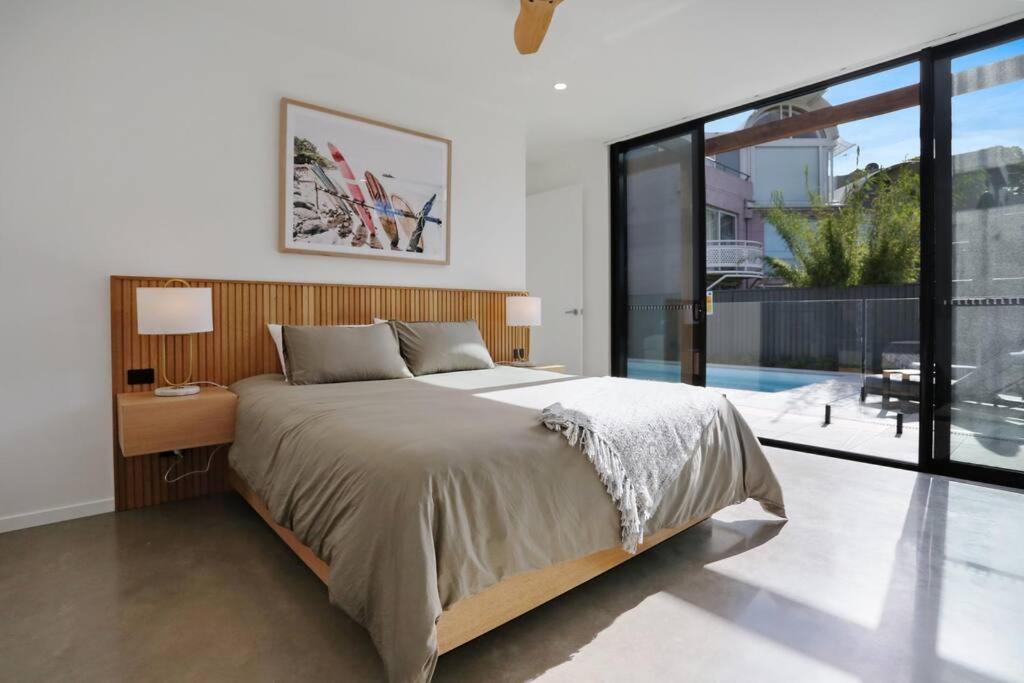 Beachfront Escape - 6 bedroom, Pool & beach access