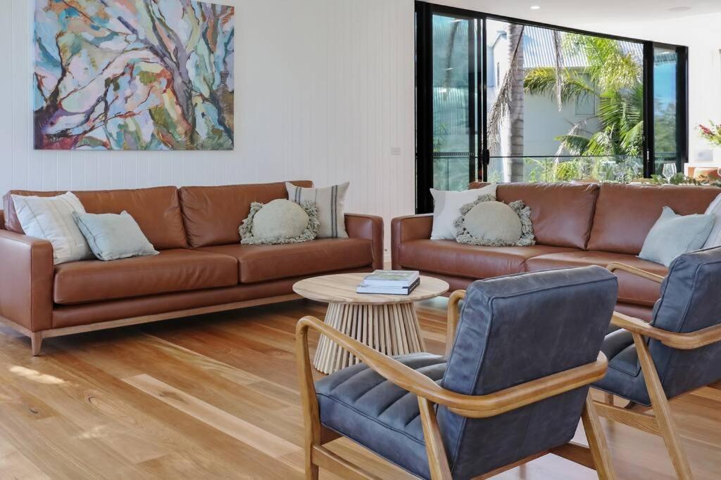 Beachfront Escape - 6 bedroom, Pool & beach access