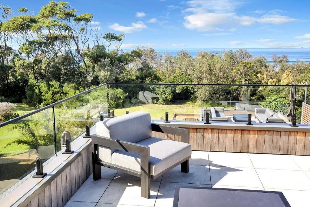 Beachfront Escape - 6 bedroom, Pool & beach access