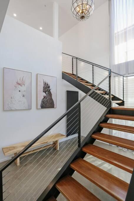 Beachfront Escape - 6 bedroom, Pool & beach access