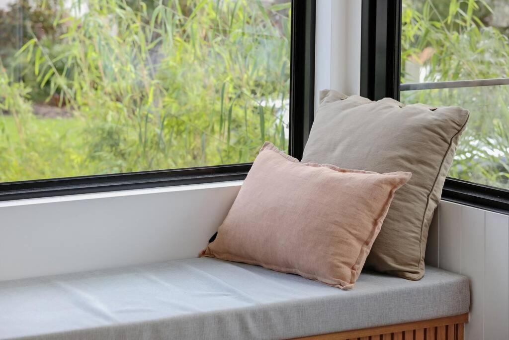 Beachfront Escape - 6 bedroom, Pool & beach access