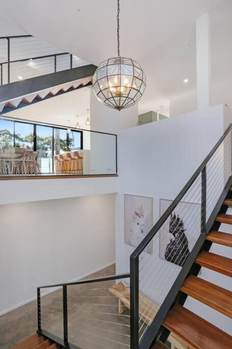 Beachfront Escape - 6 bedroom, Pool & beach access