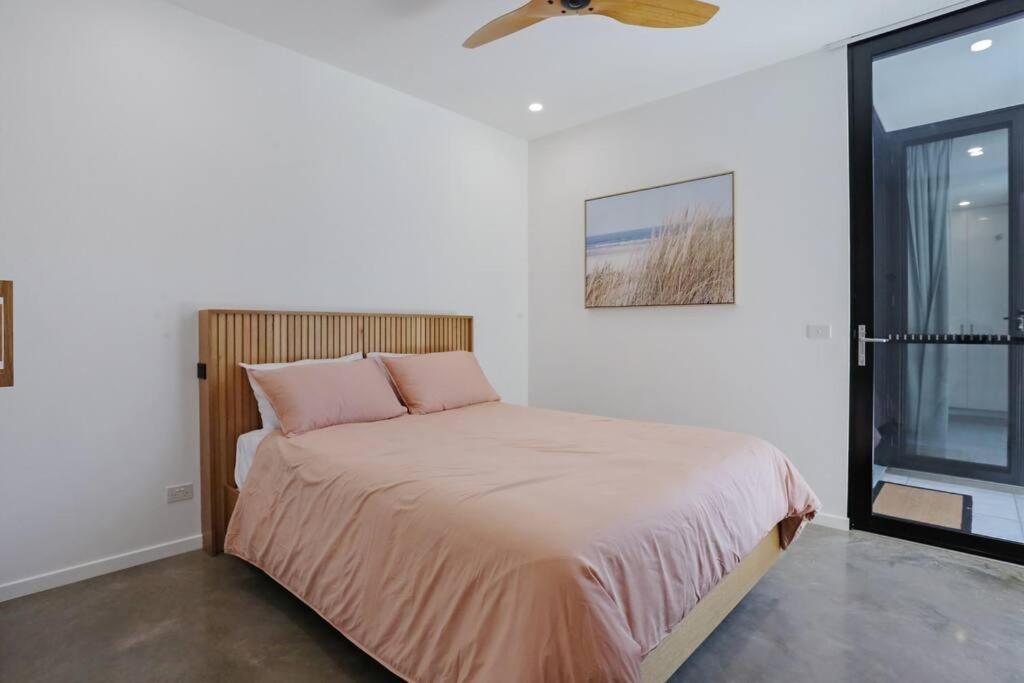 Beachfront Escape - 6 bedroom, Pool & beach access