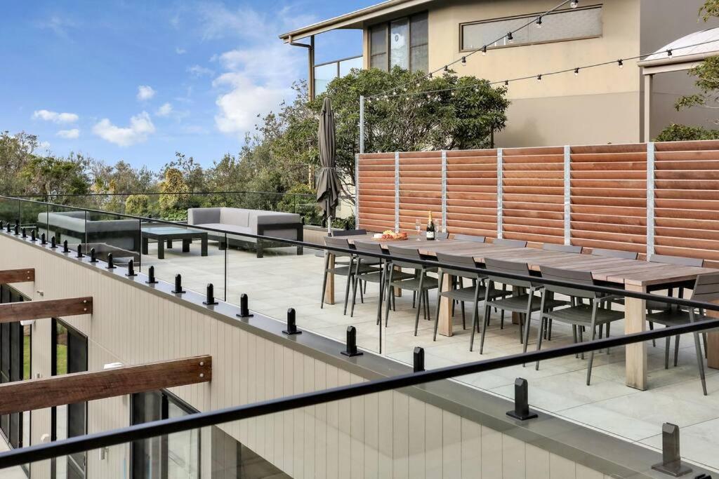 Beachfront Escape - 6 bedroom, Pool & beach access