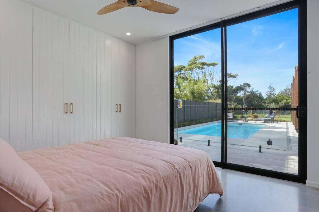 Beachfront Escape - 6 bedroom, Pool & beach access