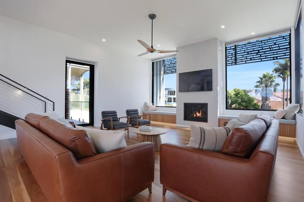 Beachfront Escape - 6 bedroom, Pool & beach access
