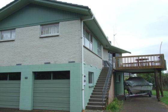 Lake Rotoiti Lakehouse Retreat view 5