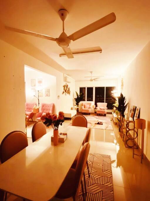Sentrovue B Pink House photo 6