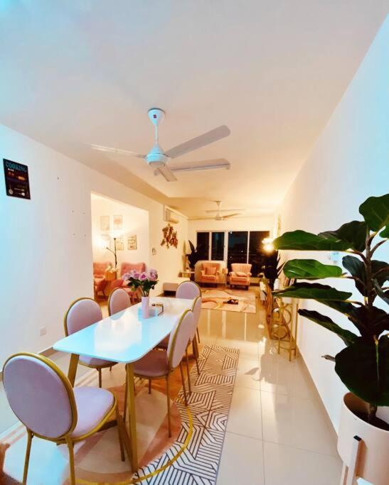 Sentrovue B Pink House view 3