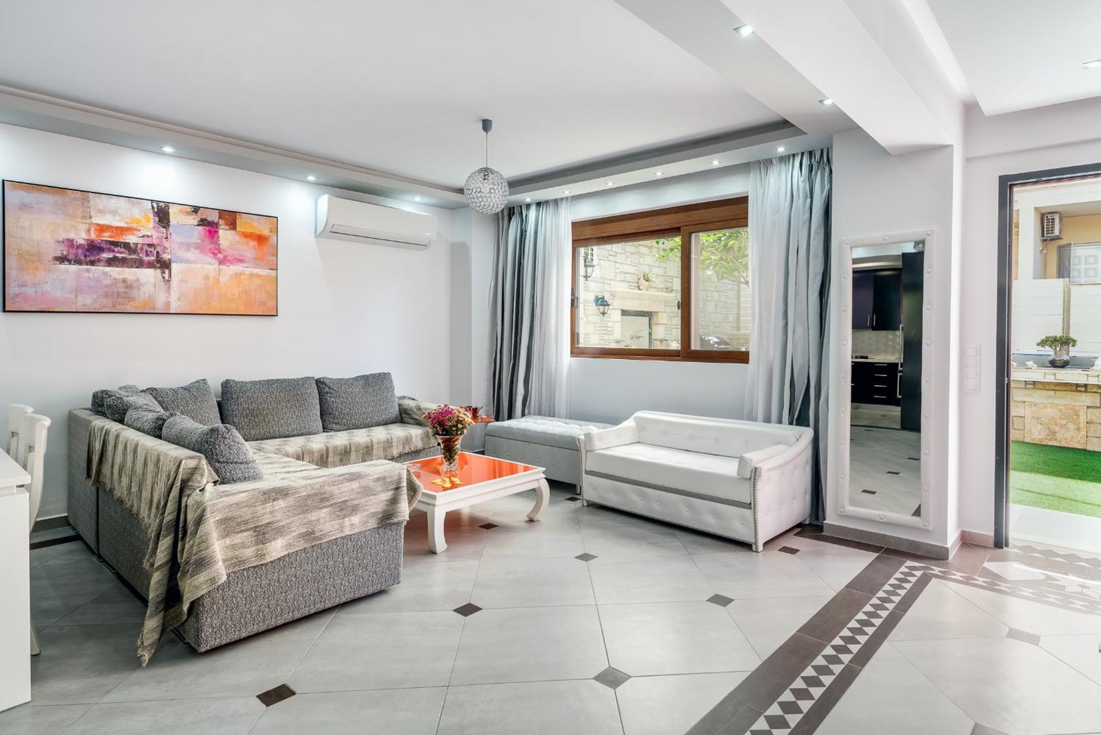 Vasili's Home - 5 Min from the City Ceter