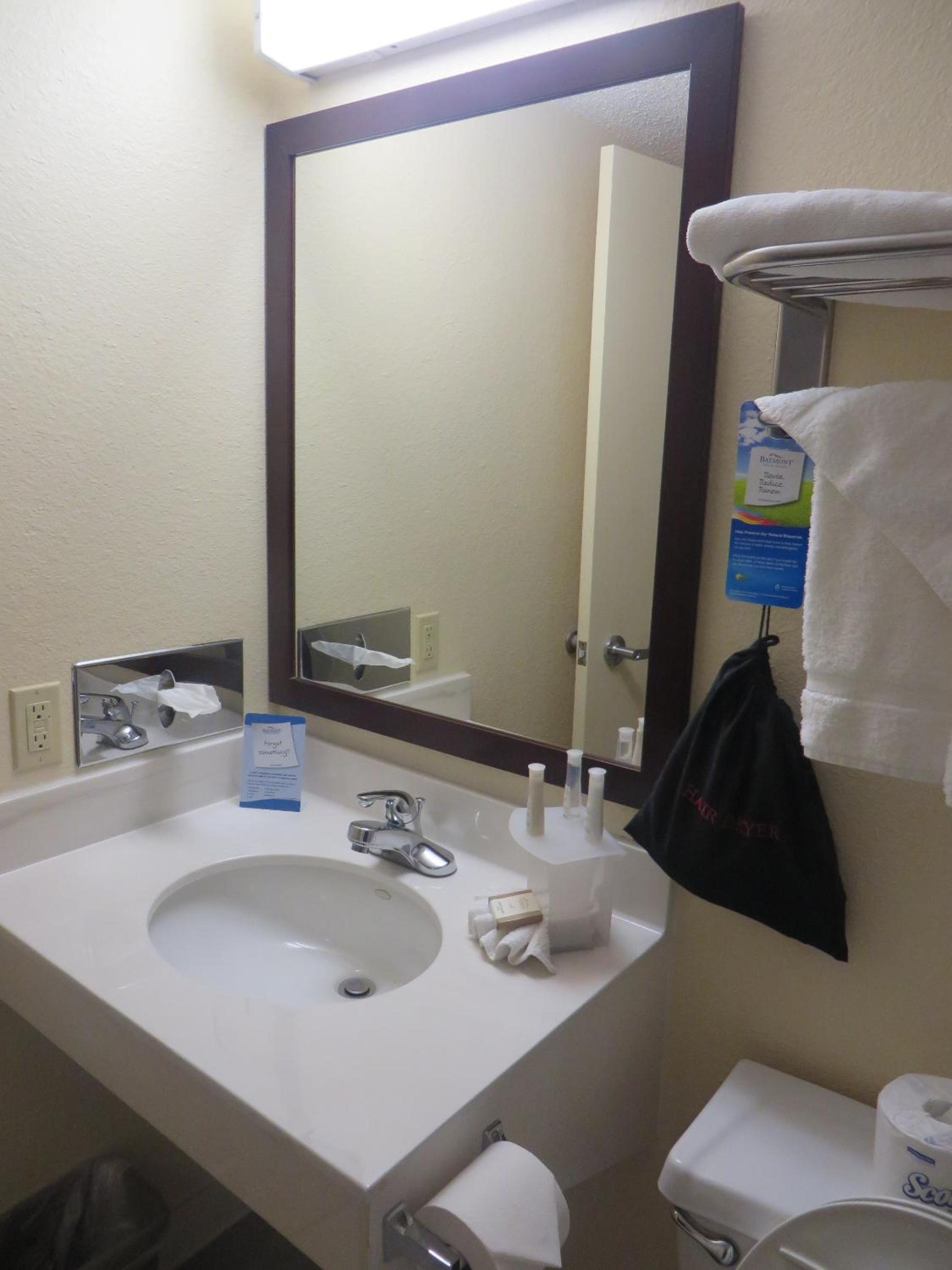 Jefferson City Vacations - Baymont by Wyndham Jefferson City - Property Image 12
