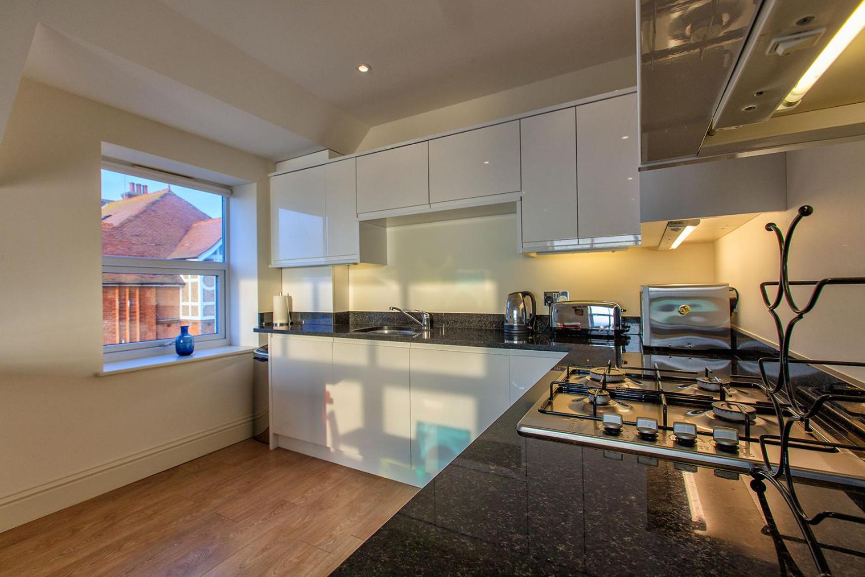 Victoria Parade- Family apartment stone's throw from beach and town - Private parking space - sea views view 5