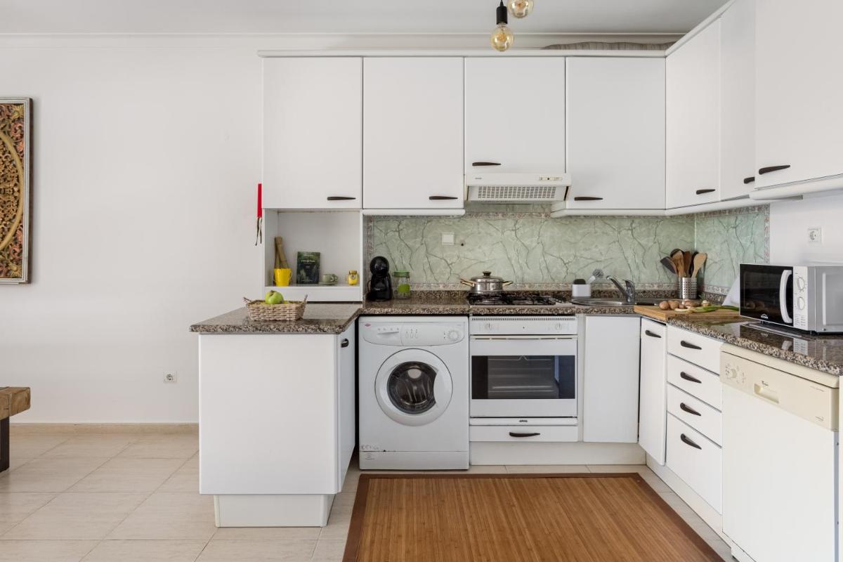 ALTIDO Stunning Ericeira Flat w/2 Shared Pools & Gym view 4