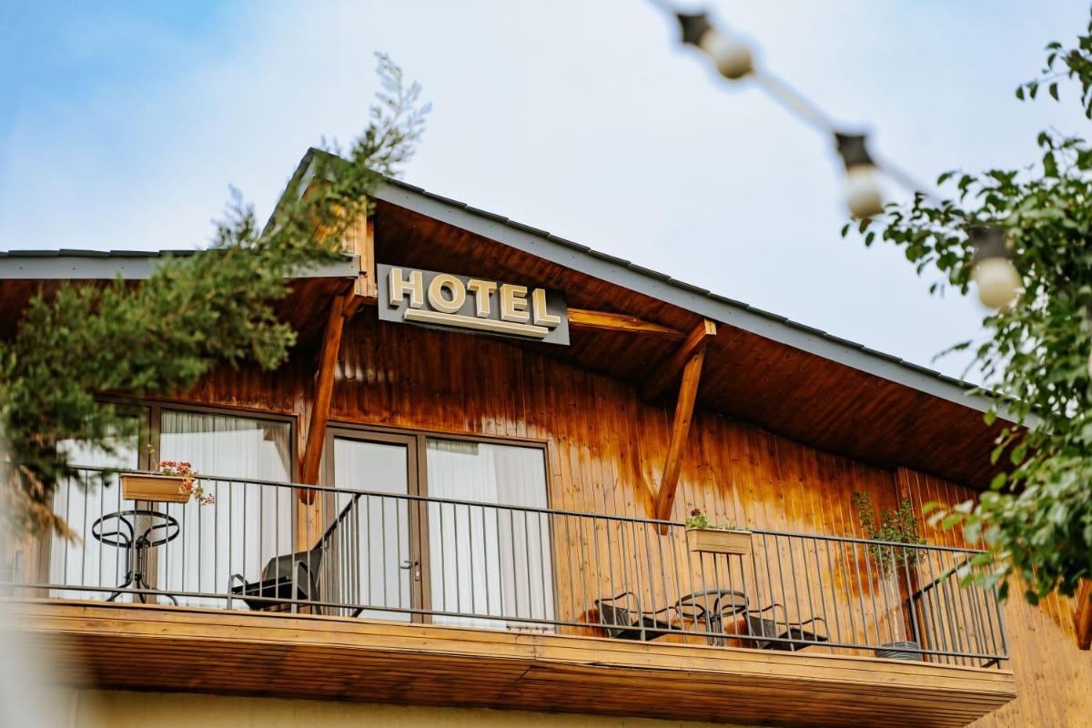 Vineyard Hotel & Winery