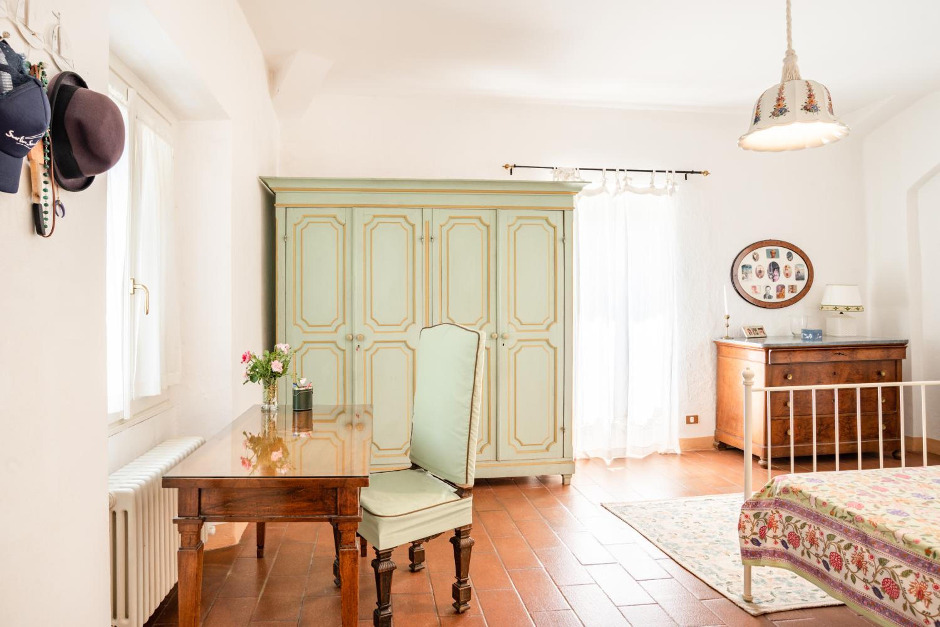 Bright APT surrounded by greenery with parking & Shared Pool view 3