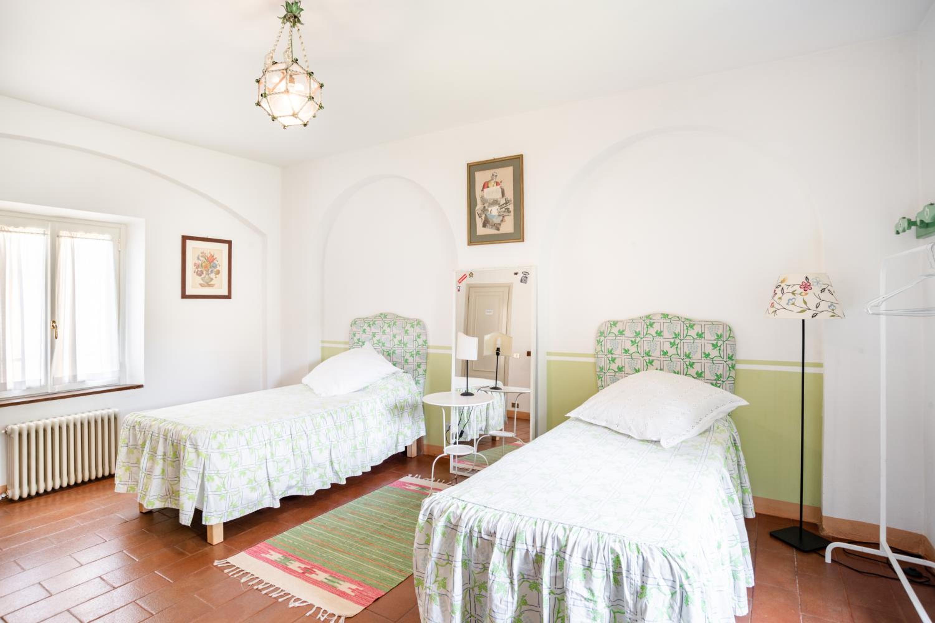 Bright APT surrounded by greenery with parking & Shared Pool view 5