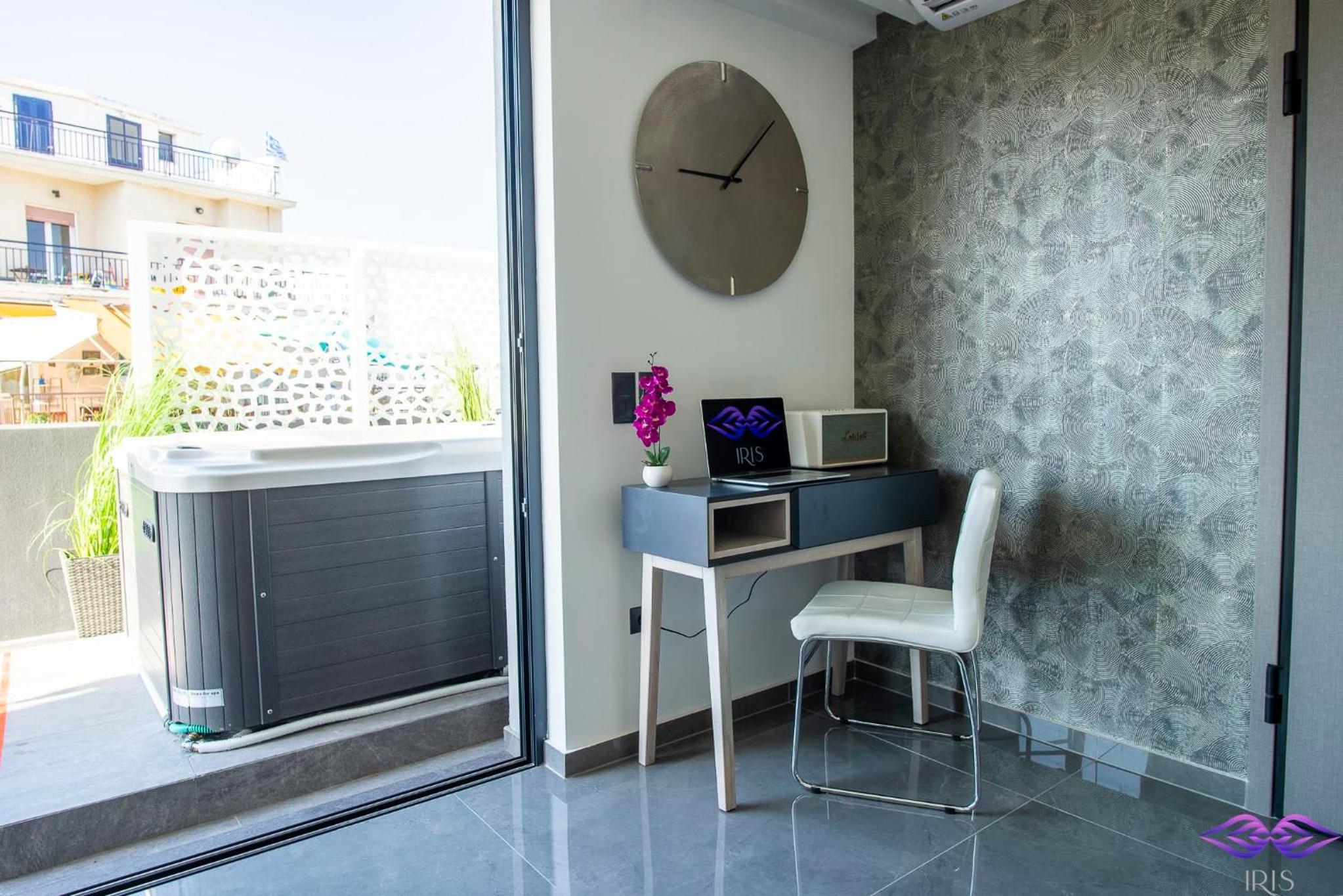 Iris Penthouse - Luxury Acropolis View and Jacuzzi