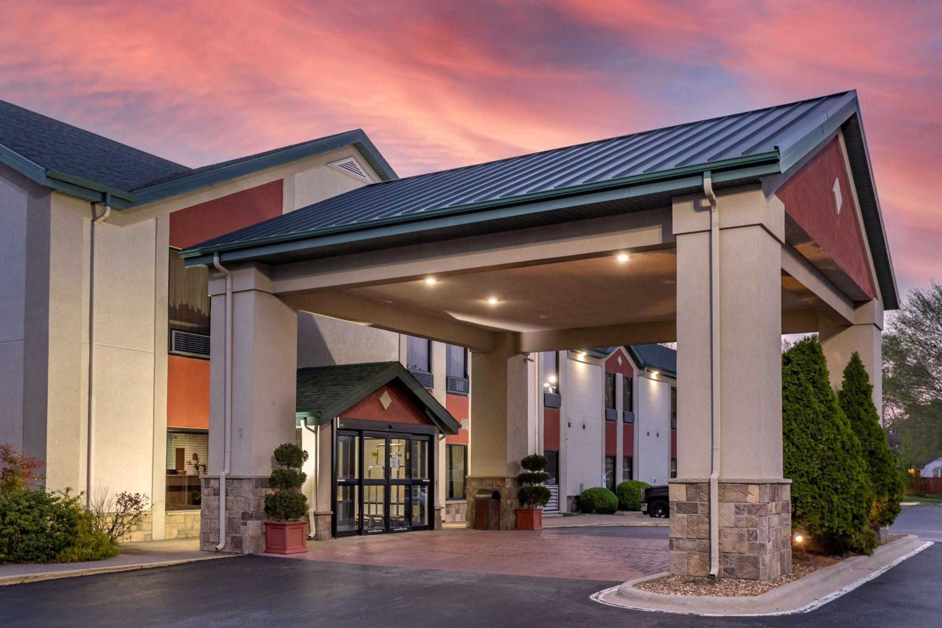 Hotel Best Western Plus Springfield Airport Inn - Image 1