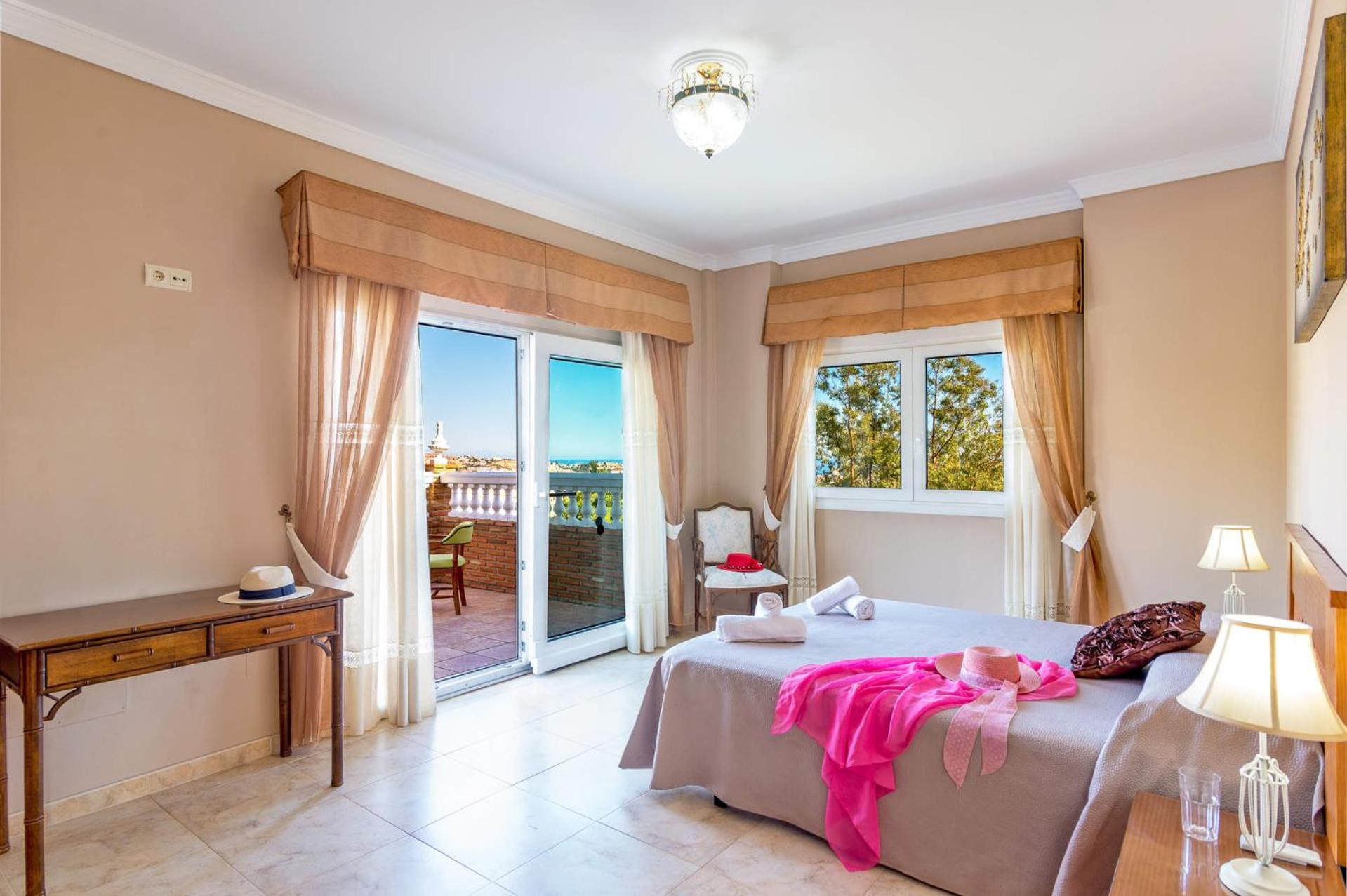 Villa Trebol by Villa Plus
