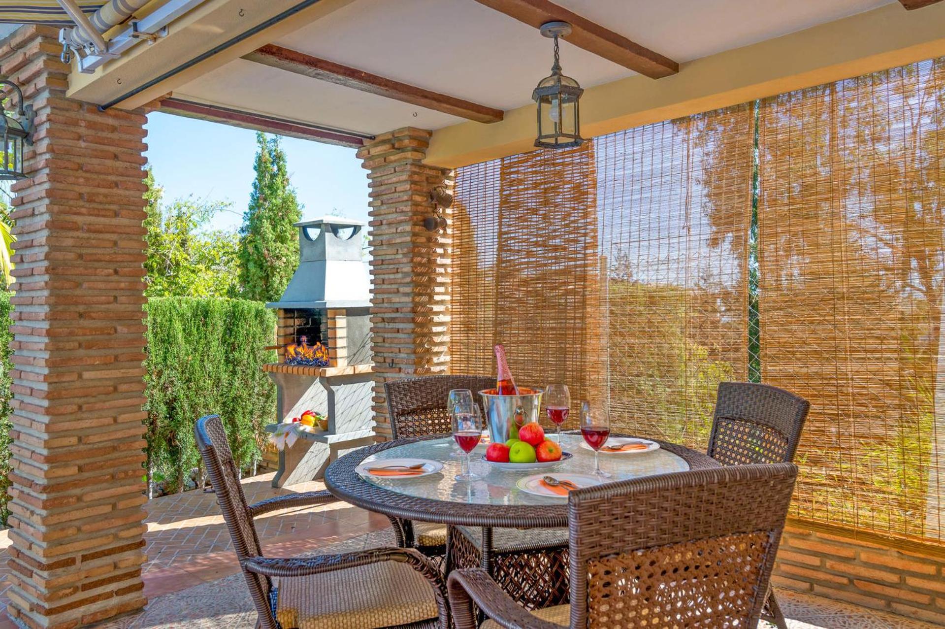 Villa Trebol by Villa Plus