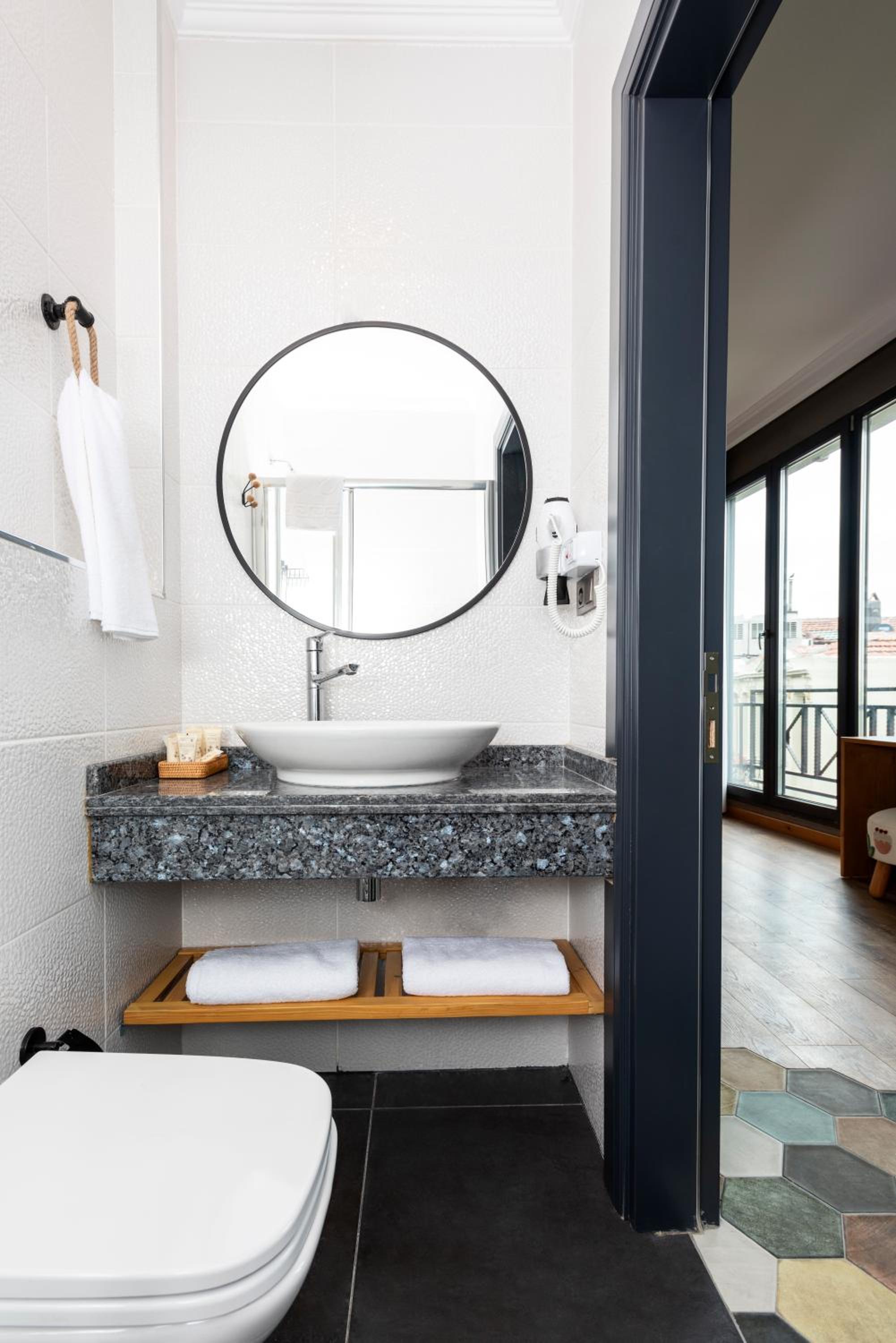 Petrion Otel - Image 16