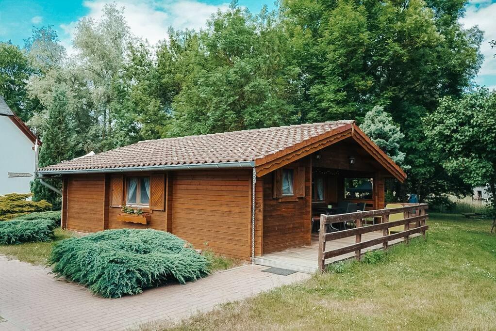 Holzhaus direkt am See