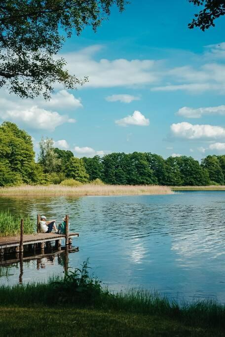 Holzhaus direkt am See