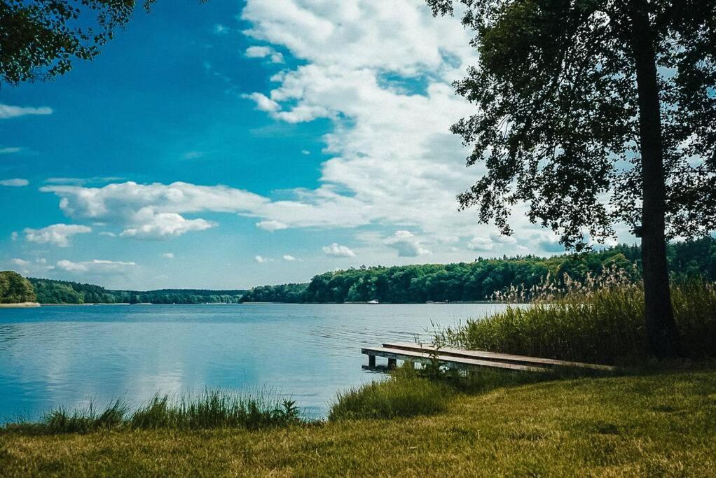 Holzhaus direkt am See