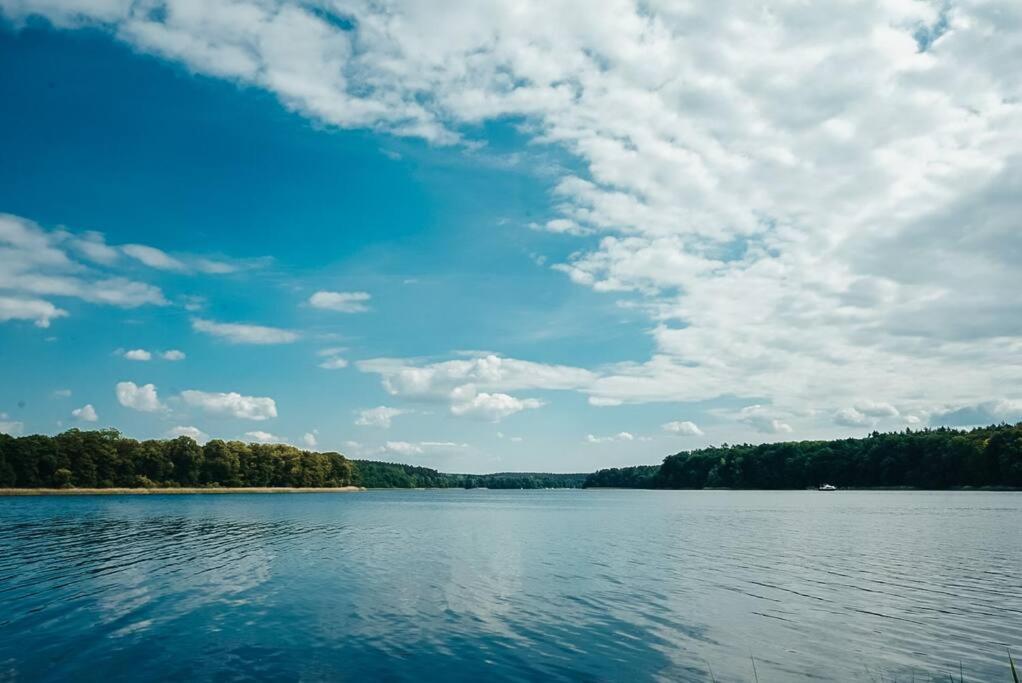 Holzhaus direkt am See