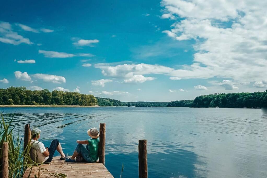 Holzhaus direkt am See