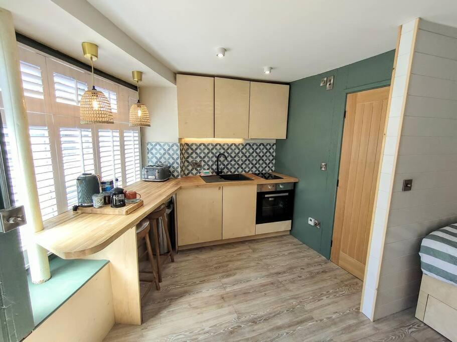 One of a Kind Luxury Studio Stay in Penzance view 4