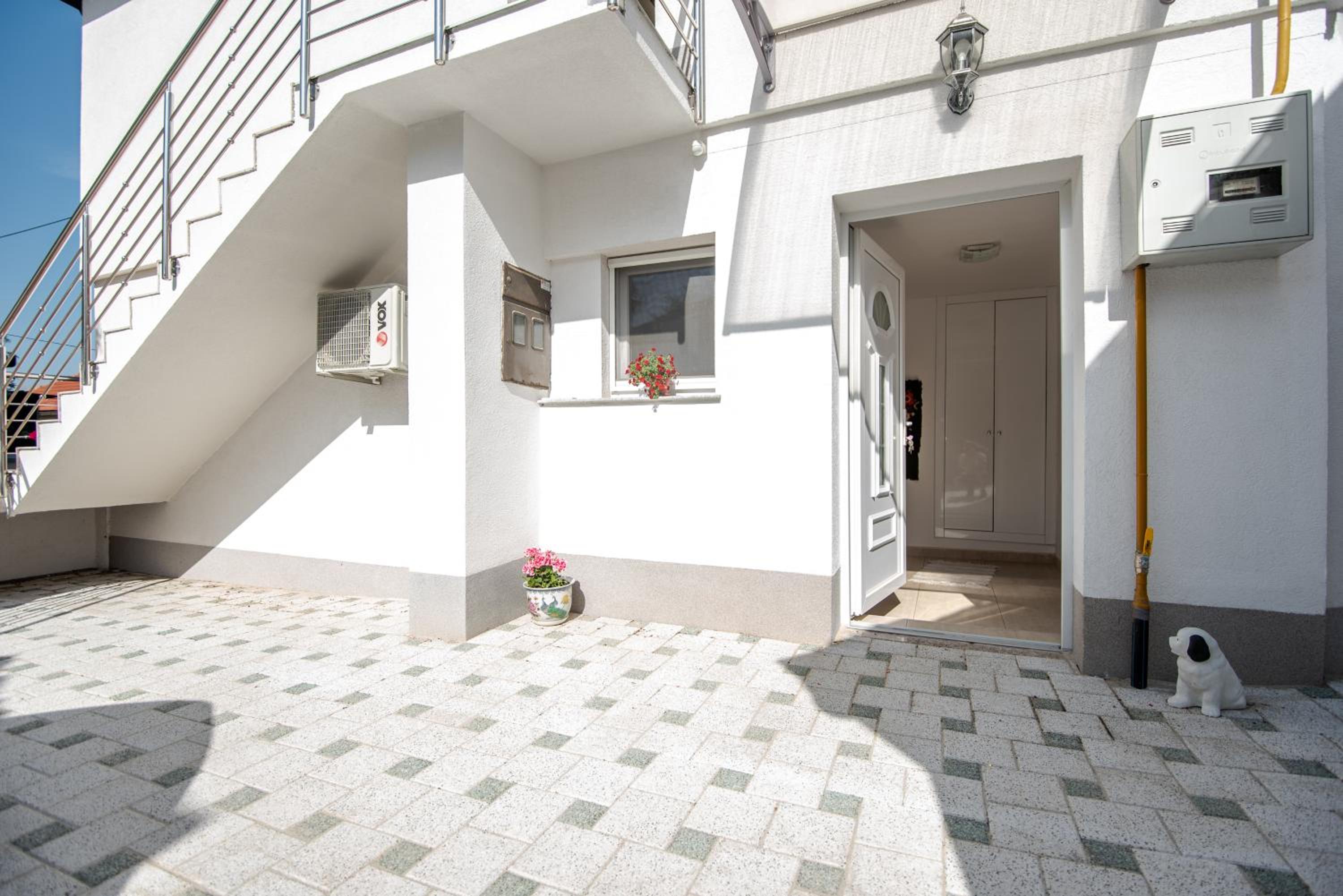 Apartman MirA