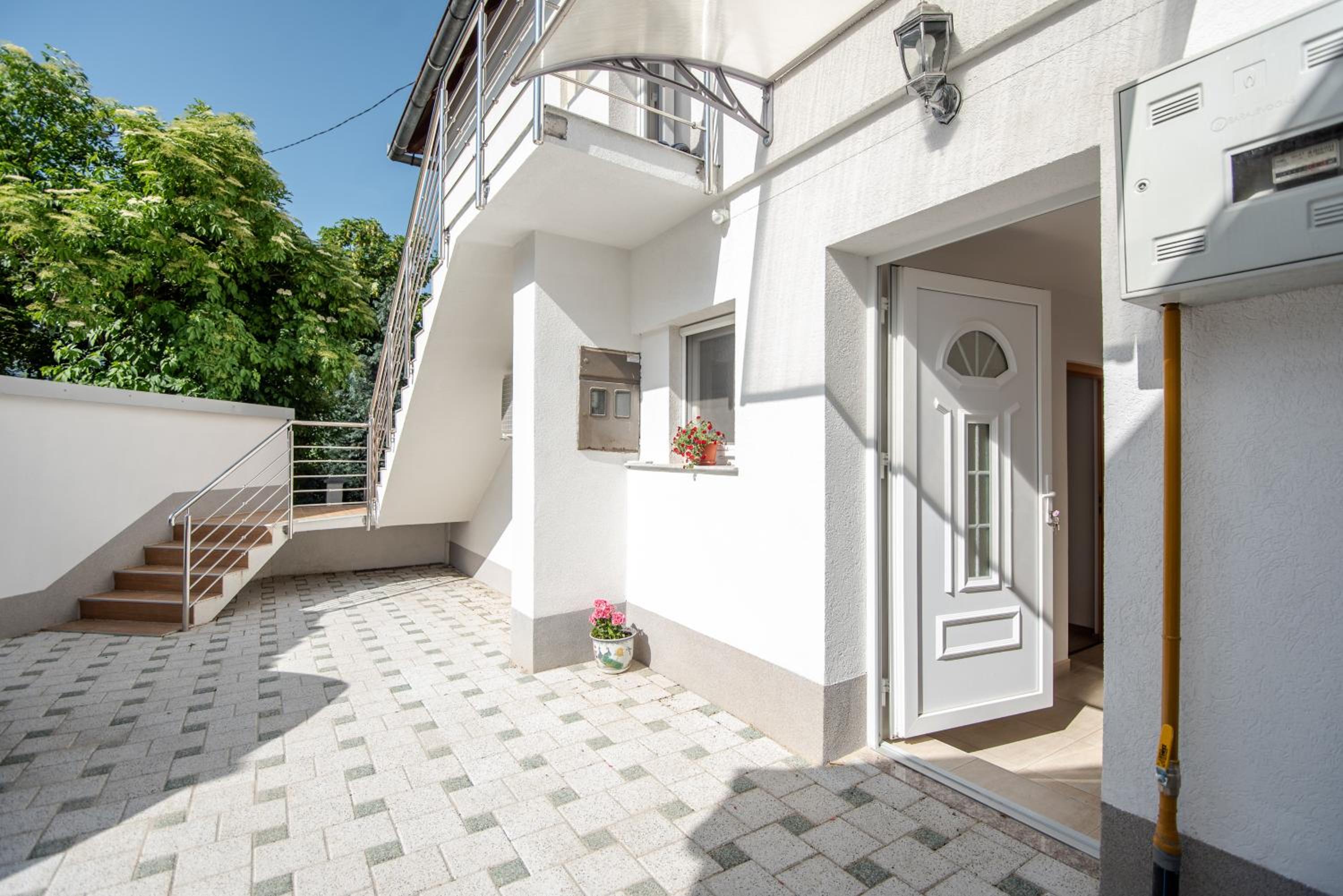 Apartman MirA