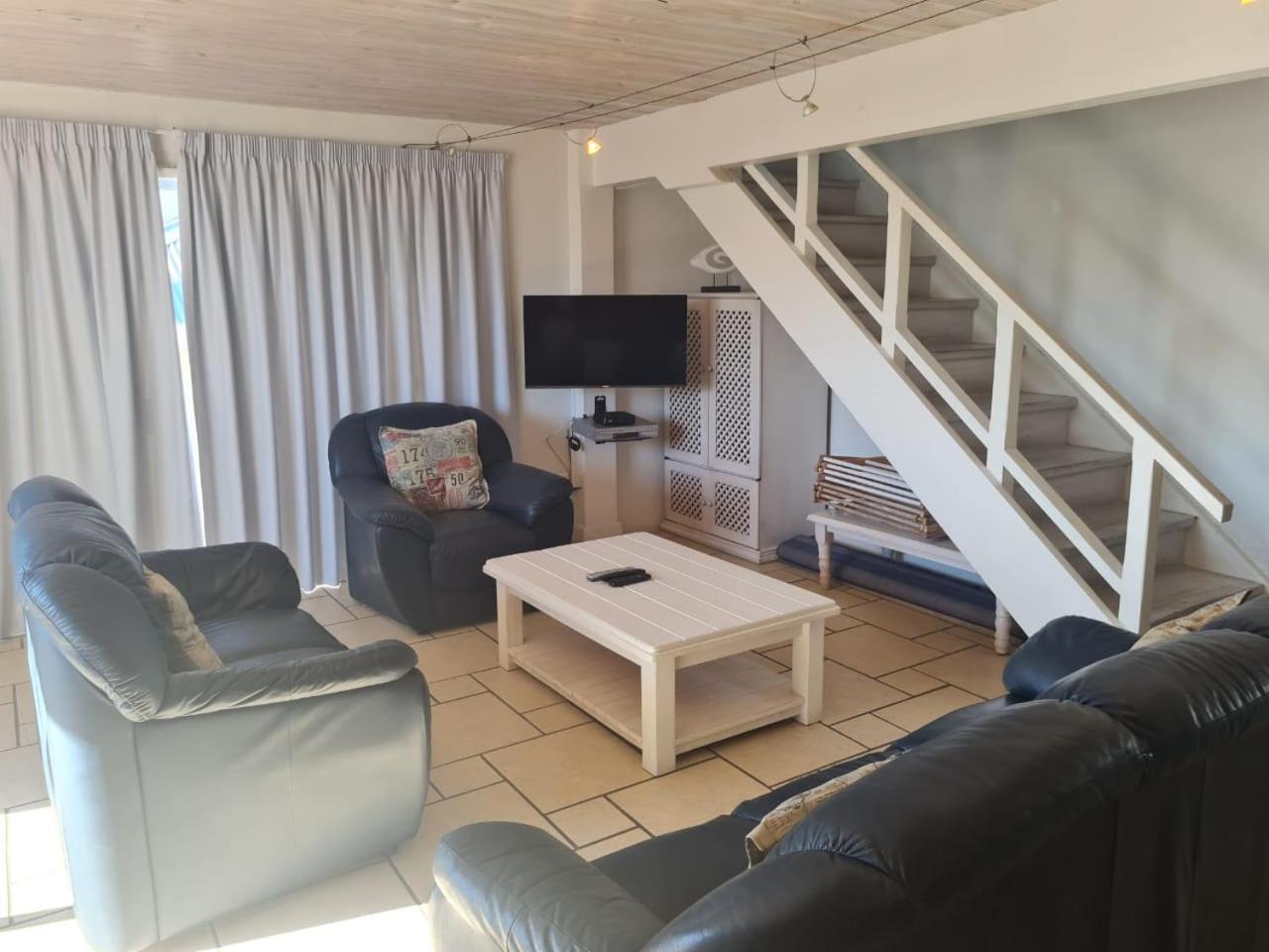 Hennie's House view 3