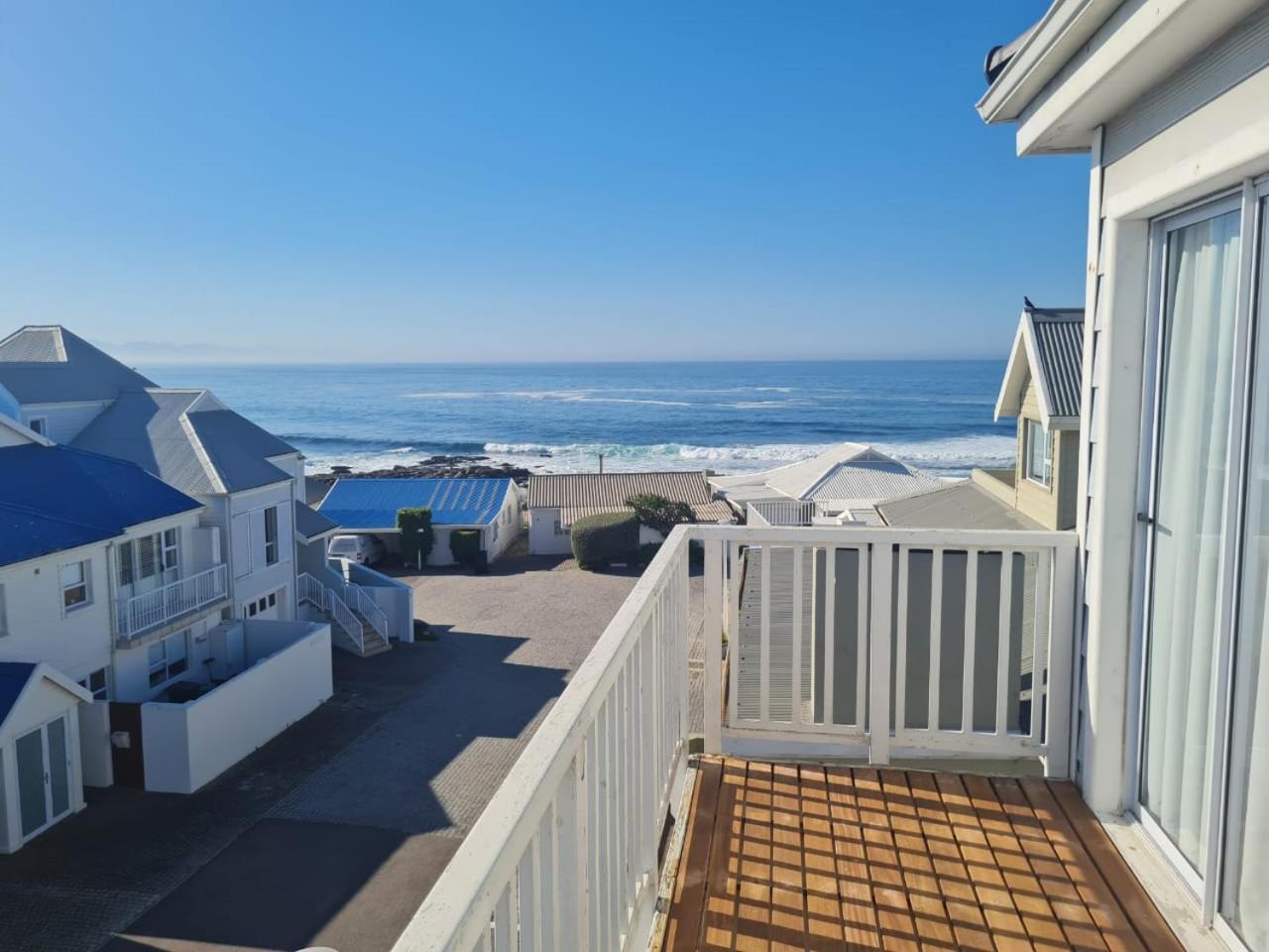 Hennie's House view 5