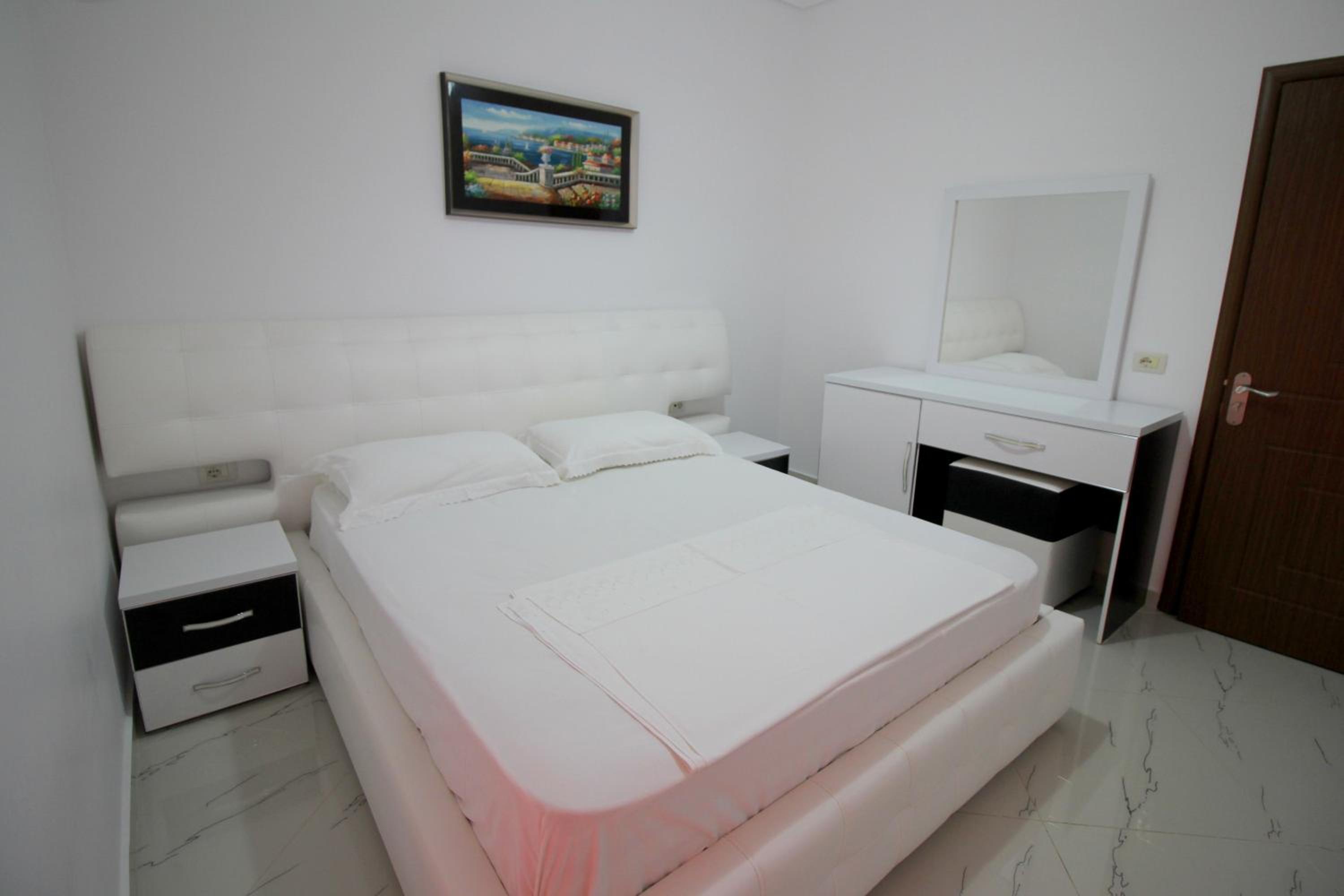 Klajdi Apartaments