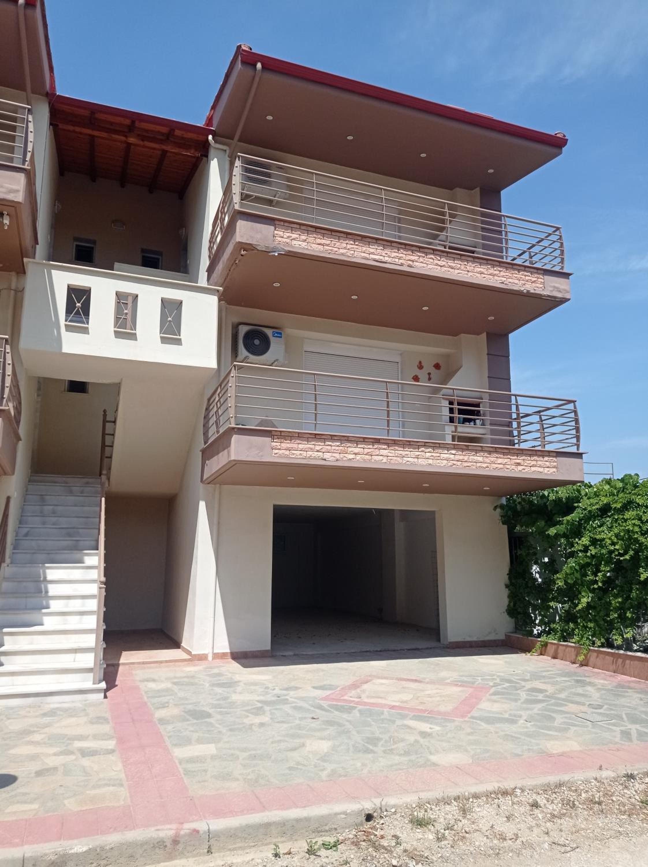 Deluxe Apartments 1