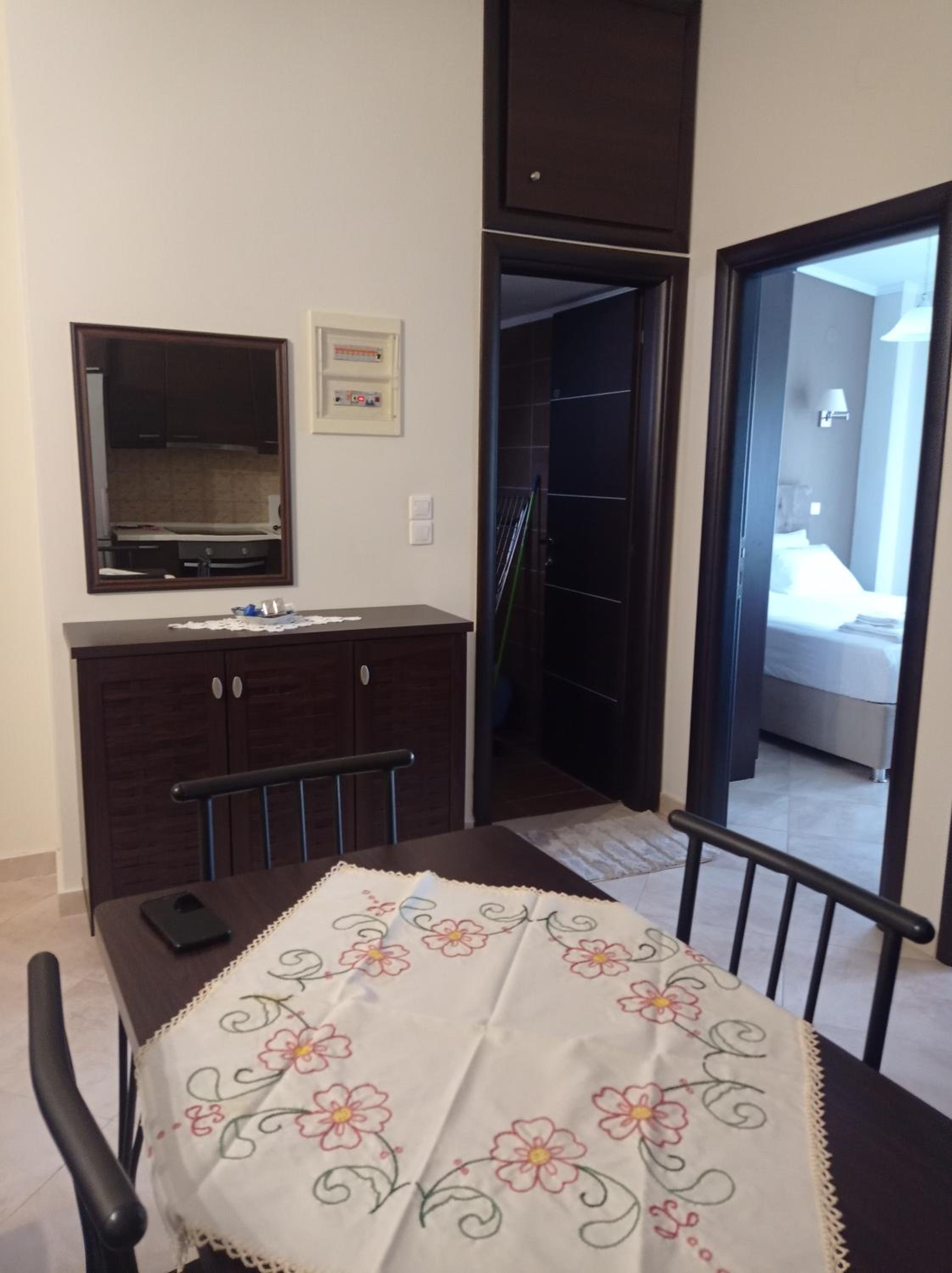 Deluxe Apartments 1