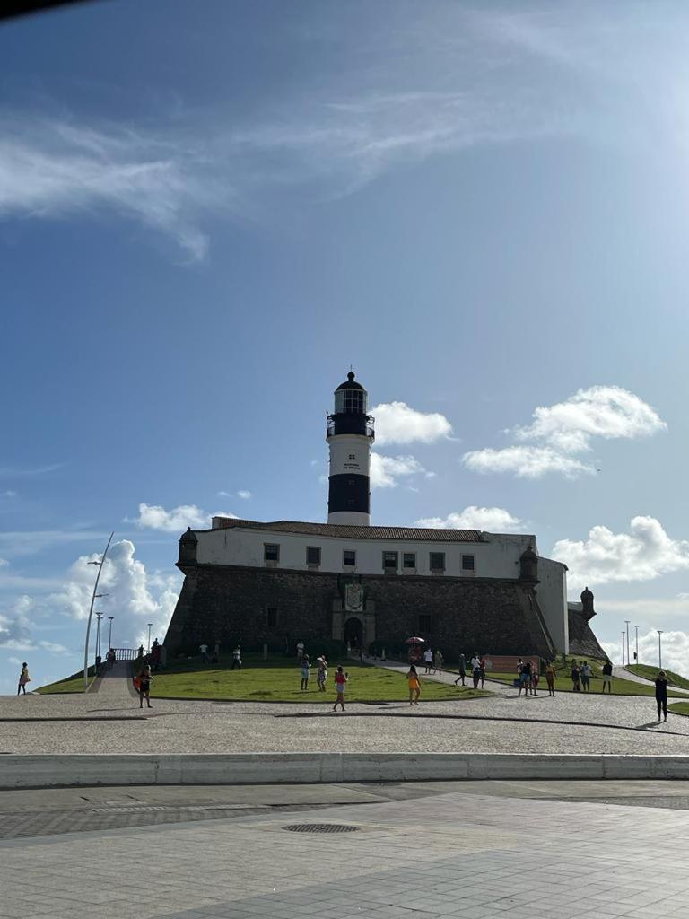 Apartamento pé na areia ,frente mar, perto de tudo view 2